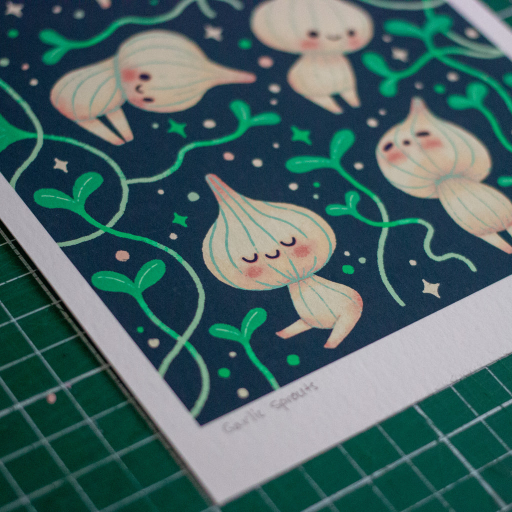 Illustration of cartoon garlics on a dark blue background with green leaves.