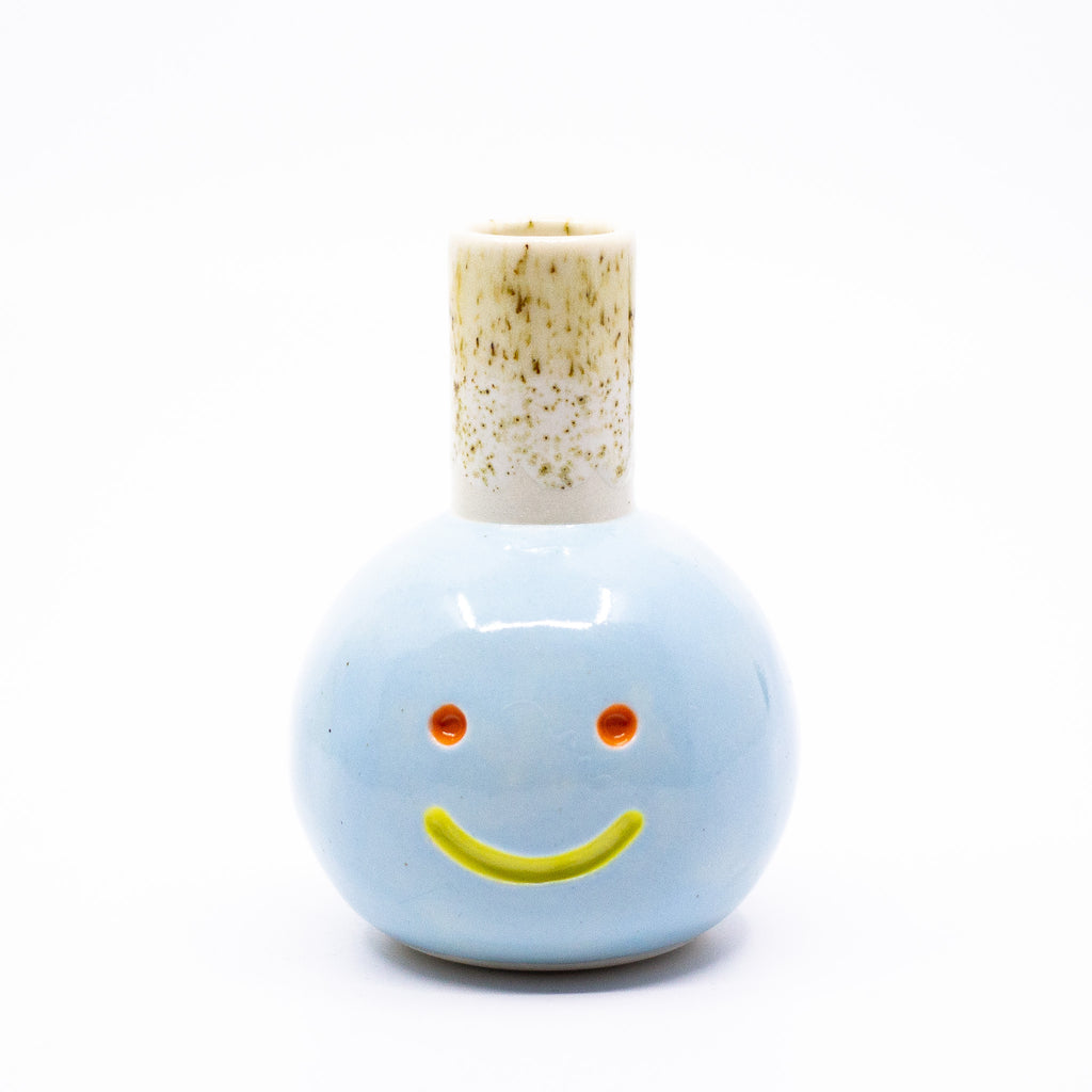 Frontview of the Luna Stovepipe style vase. 