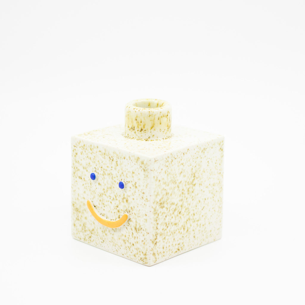Side view of the sonia square vase. Natural colour with orange smile. 