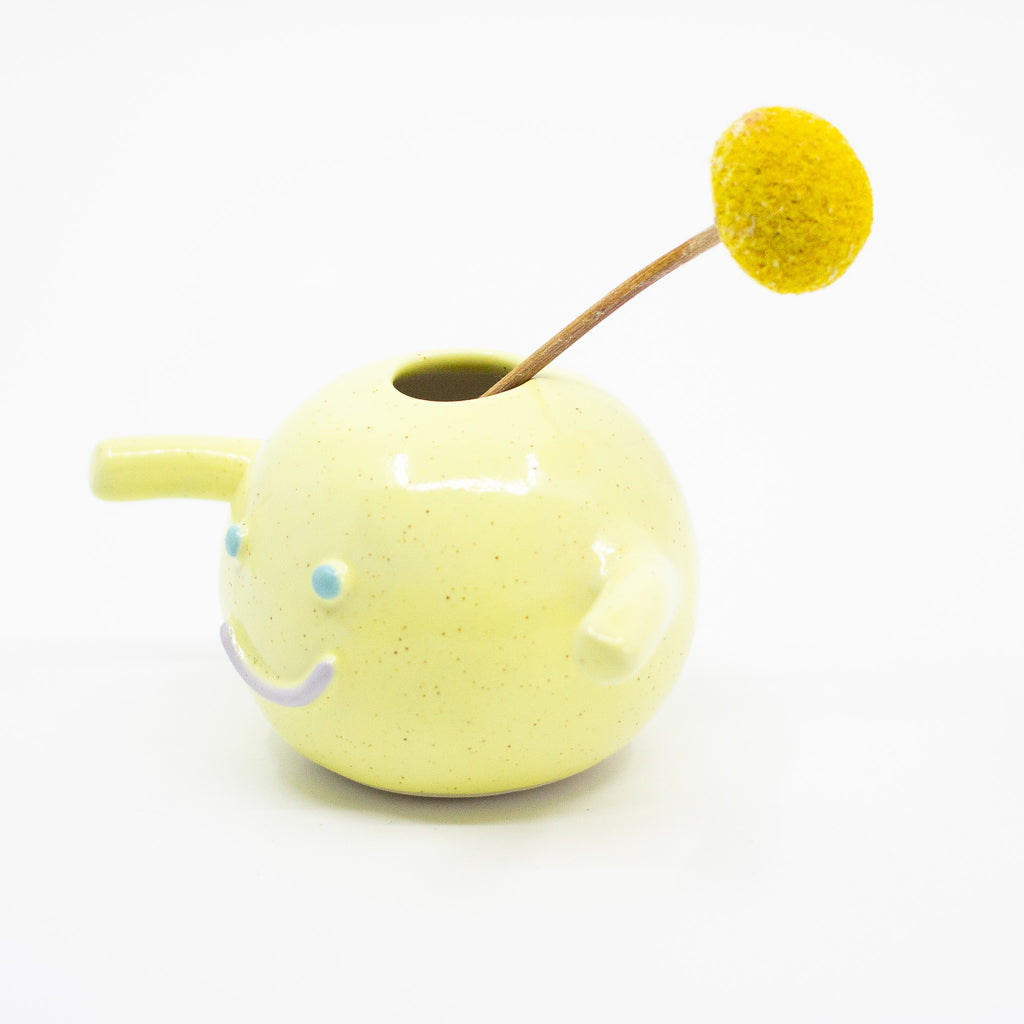 A Side view of the yuzu vase holding a flower